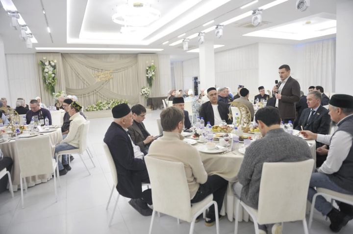 «Ватаным Татарстан» газетасы коллективы ифтар уздырды (ФОТОРЕПОРТАЖ)