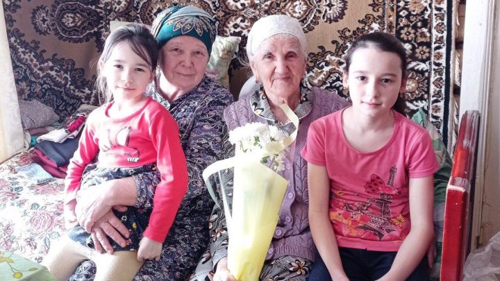 Чистай районында яшәүче тыл хезмәтчәне туган көнен бәйрәм итә