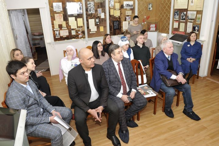 Муса Җәлилнең музей-фатирында шагыйрьнең хатларын уку чарасыннан фоторепортаж