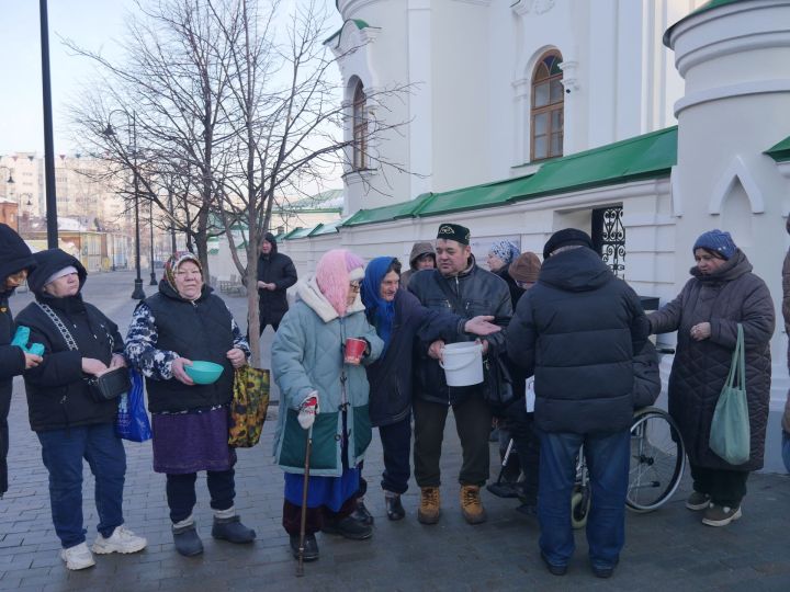 Казанның «Әл-Мәрҗани» мәчетендә Гает намазы укылды (ФОТОРЕПОРТАЖ)