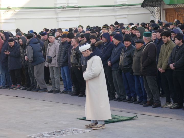 Казанның «Әл-Мәрҗани» мәчетендә Гает намазы укылды (ФОТОРЕПОРТАЖ)