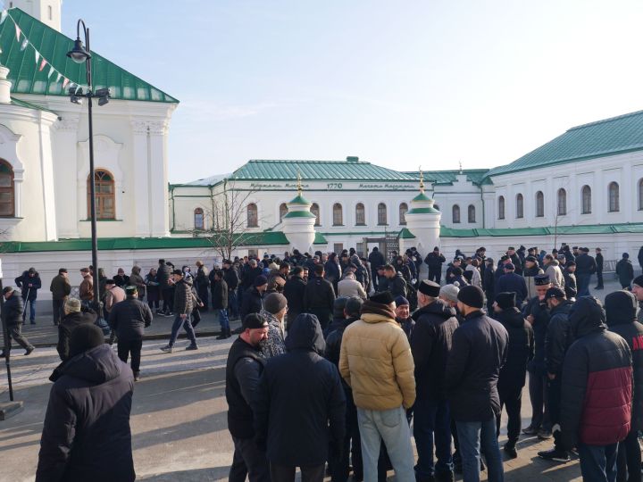 Казанның «Әл-Мәрҗани» мәчетендә Гает намазы укылды (ФОТОРЕПОРТАЖ)
