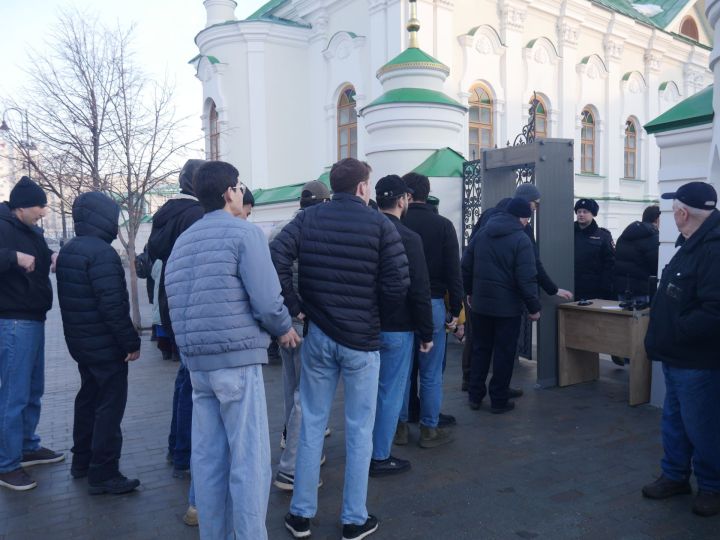 Казанның «Әл-Мәрҗани» мәчетендә Гает намазы укылды (ФОТОРЕПОРТАЖ)