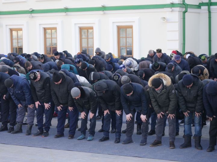 Казанның «Әл-Мәрҗани» мәчетендә Гает намазы укылды (ФОТОРЕПОРТАЖ)