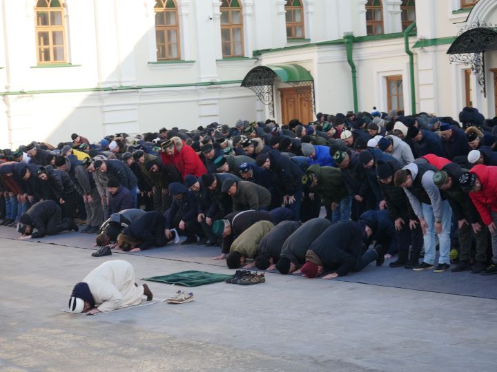 Казанның «Әл-Мәрҗани» мәчетендә Гает намазы укылды (ФОТОРЕПОРТАЖ)