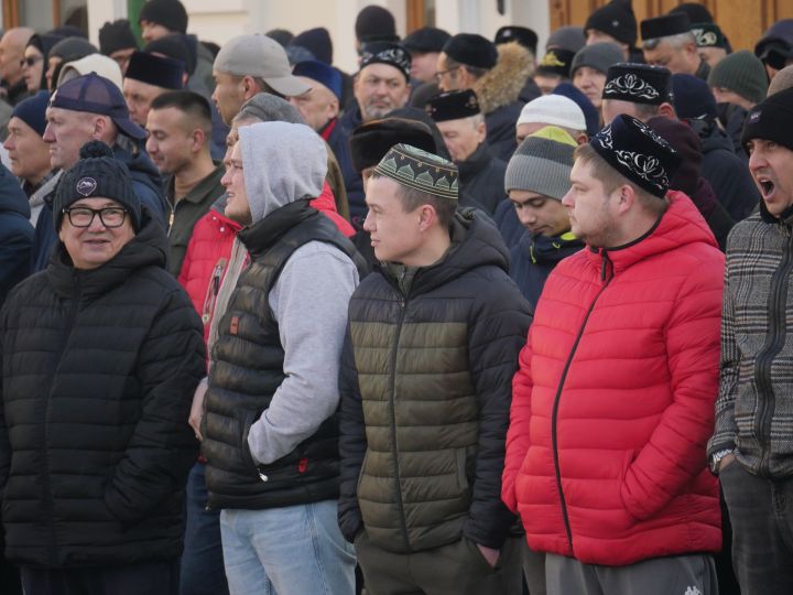 Казанның «Әл-Мәрҗани» мәчетендә Гает намазы укылды (ФОТОРЕПОРТАЖ)