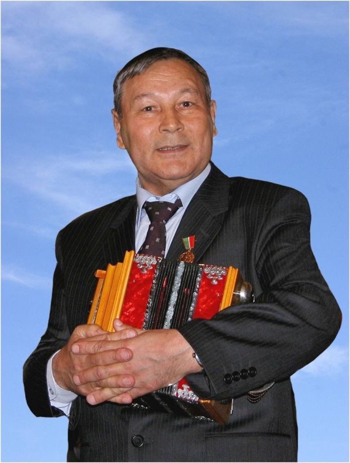 «Без мәңгегә синдә, Барда җире...»