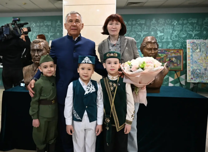 Рөстәм Миңнеханов татар авыллары эшмәкәрләре җыенында: «Бергә булыйк, бердәм булыйк!»