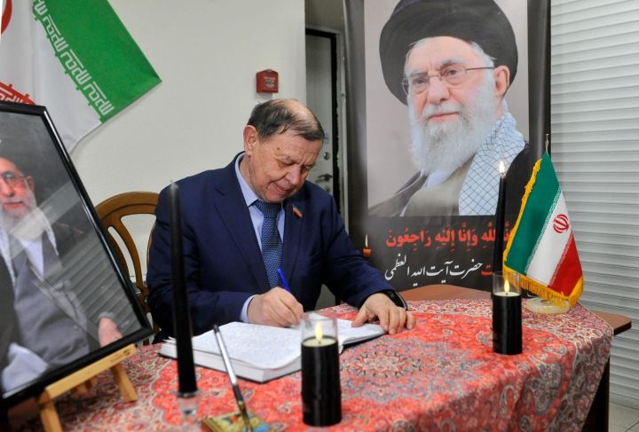 Депутатлар Иранның Казандагы Генераль Консуллыгының кайгы уртаклашу китабында язу калдырды