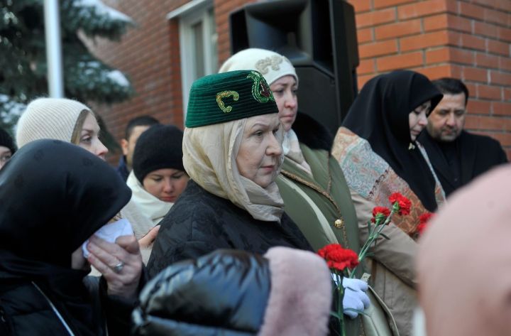 Депутатлар Иранның Казандагы Генераль Консуллыгының кайгы уртаклашу китабында язу калдырды