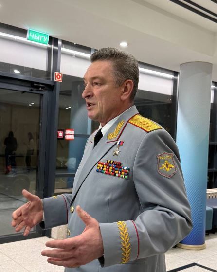 Александр Лапин СВОда катнашучыларның әниләрен, хатыннарын котлады