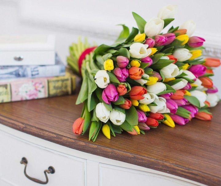 Чәчәк теле: флорист чәчәк серләре белән уртаклаша.