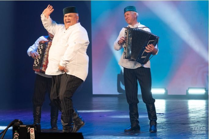 «Халык җәүһәрләре» фестивалендә туган уйлар: «Нишләп артист булып китмәде икән?»