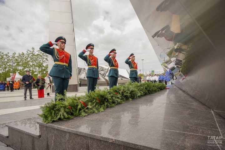 Тарихка хөрмәт белән карау кирәк