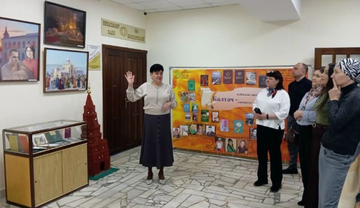 Балтач үзәк китапханәсе Габдулла Тукайның 140 еллык юбилеена багышланган экскурсиягә чакыра