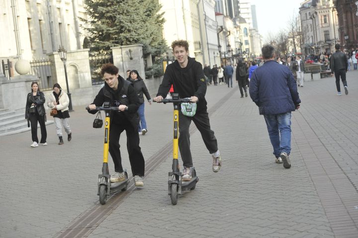 Юл бүлешү: Казанда электр самокатлары прокаты сезоны ачылды