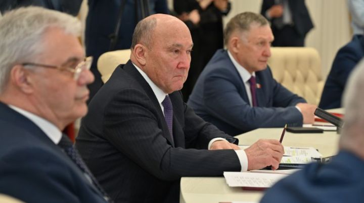 Әхмәтов: «Сөт бәяләре түбән булганга авыл хуҗалыгы предприятиеләре ай саен 1,5 млрд сум югалта»