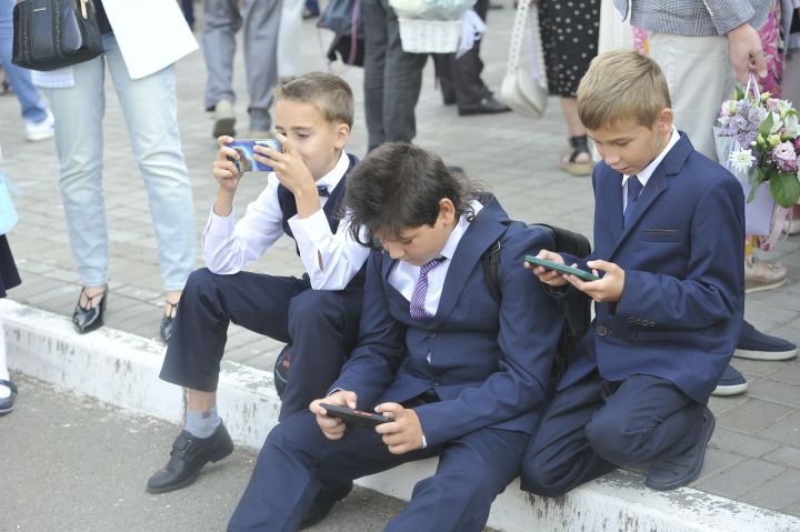 Балаларны интернет һәм социаль челтәрсез калдыруга ничек карыйсыз?