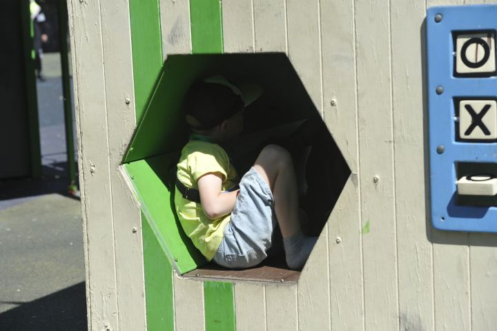 Кем кемгә тиеш?