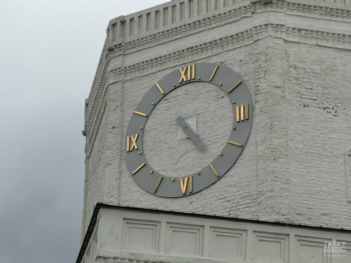 Көчле җил Кремльнең Спас манарасындагы сәгать угын очырткан