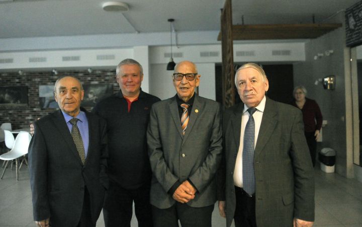 «Ватаным Татарстан»ның элеккеге баш мөхәррире Мөнир Әһлиуллинны искә алудан ФОТОРЕПОРТАЖ