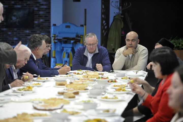 «Ватаным Татарстан»ның элеккеге баш мөхәррире Мөнир Әһлиуллинны искә алудан ФОТОРЕПОРТАЖ