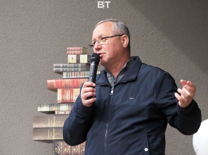 Казанда Татарстан китап нәшриятының яңартылган кибете ачылышыннан ФОТОРЕПОРТАЖ