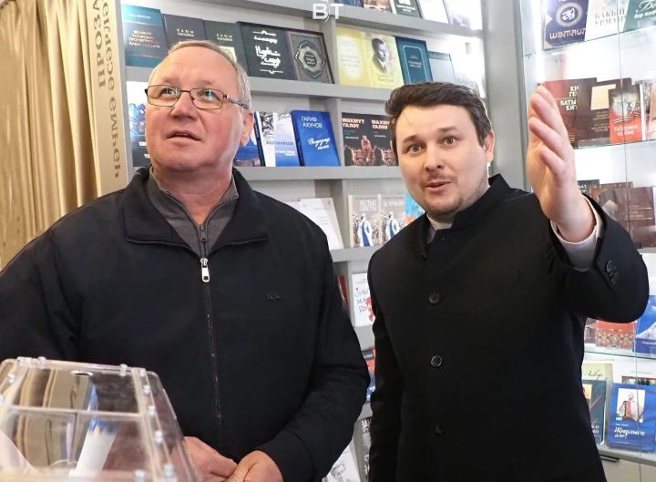 Казанда Татарстан китап нәшриятының яңартылган кибете ачылышыннан ФОТОРЕПОРТАЖ