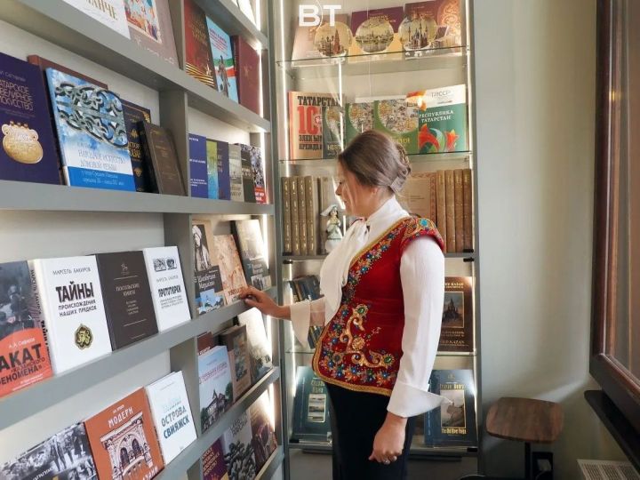 Казанда Татарстан китап нәшриятының яңартылган кибете ачылышыннан ФОТОРЕПОРТАЖ