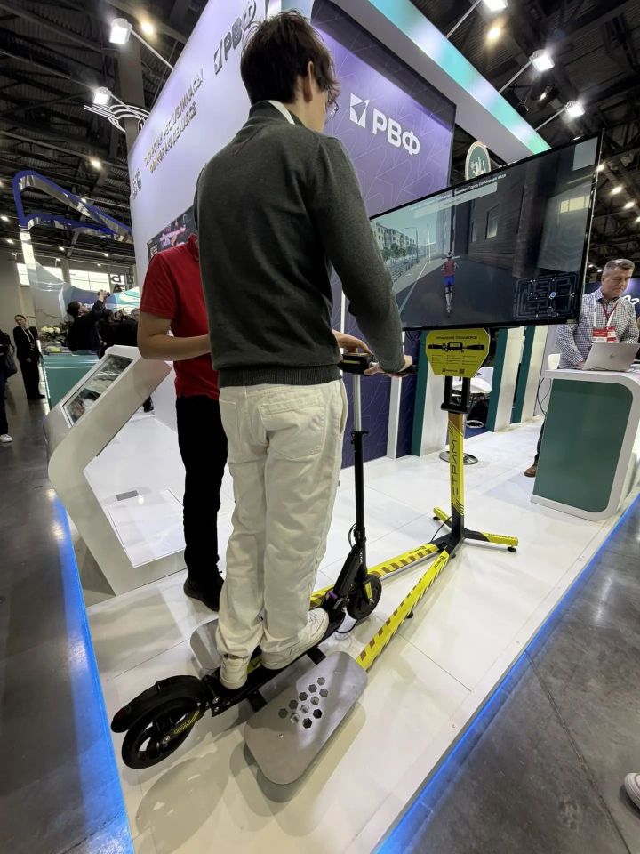 Электр самокатында йөрергә өйрәтүче тренажер уйлап тапканнар