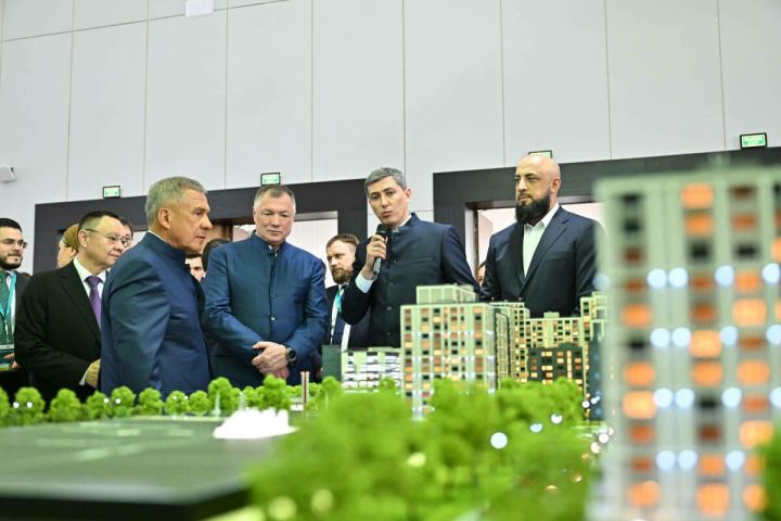 Җитәкчеләр «КазанФорум»да күчемсез милек, архитектура һәм дизайн өлкәсендәге күргәзмәне карады