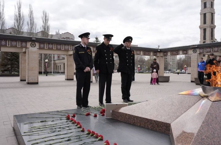 Татарстанның яшь гвардиячеләре Одессаның профсоюзлар йортындагы фаҗига корбаннарын искә алдылар
