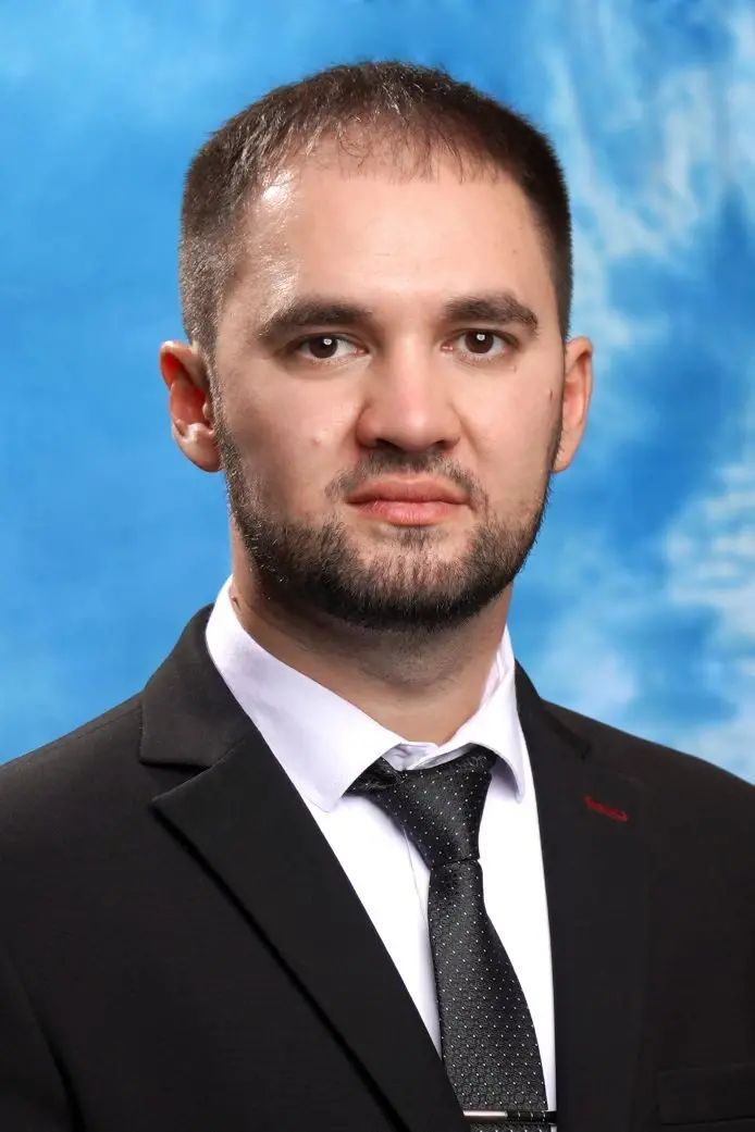 Мәктәп директоры Ринат Зәкиев:  «Кайбер әниләр баласының хәлен дә белми»