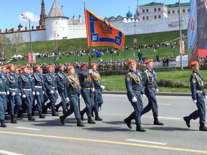 Казанда узган Бөек Җиңүнең 81 еллыгына багышланган парадтан ФОТОРЕПОРТАЖ