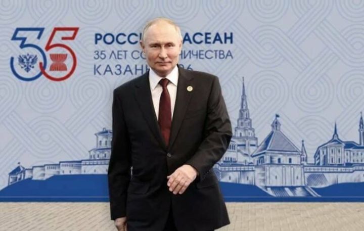 Владимир Путин саммитта катнашу өчен Казанга килде