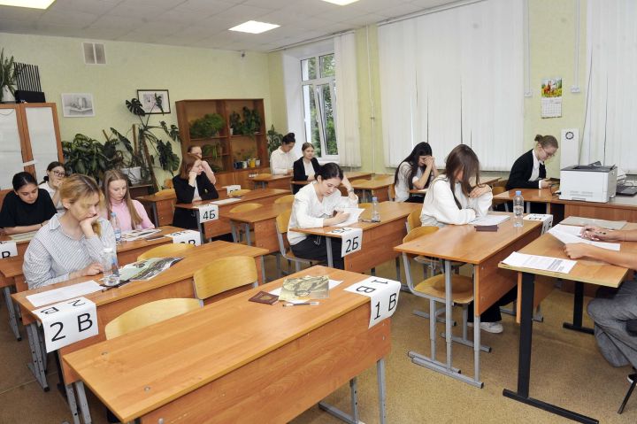 Соңгы имтиханны тапшыручы егет-кызлар: «Казаннан китәсе килми»