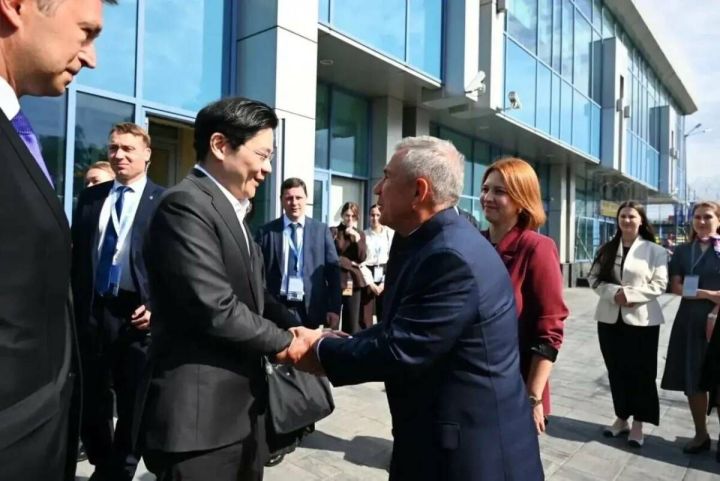 Рөстәм Миңнеханов Россия – АСЕАН саммитының чит ил кунакларын озатты