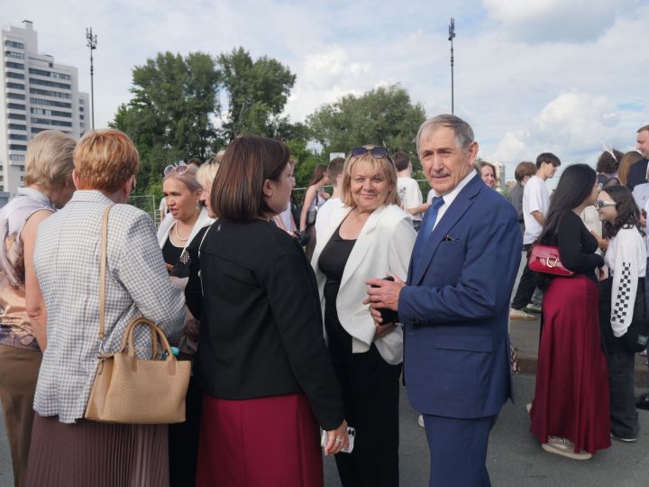 «Казан» гаилә үзәге янында узган гомумшәһәр чыгарылыш кичәсеннән ФОТОРЕПОРТАЖ