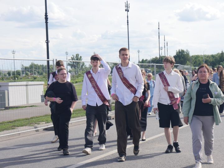 «Казан» гаилә үзәге янында узган гомумшәһәр чыгарылыш кичәсеннән ФОТОРЕПОРТАЖ