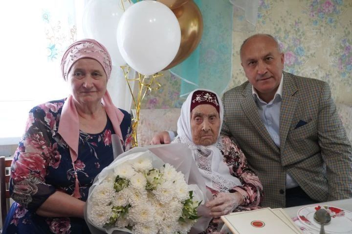 Хезмәт ветераны Рәзинә Гәрәевага 100 яшь тулды