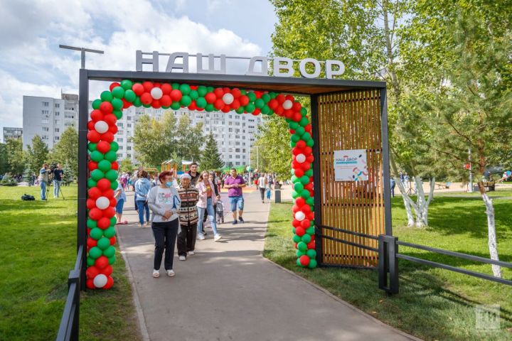 Район башлыклары хисап тота: «Безнең ишегалды» программасы буенча төзекләндерү эшләре дәвам итә