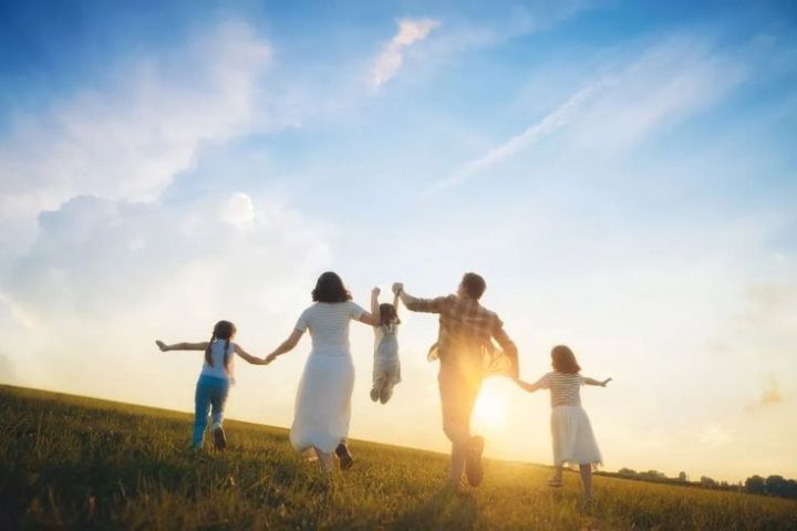 Бәхеттә, шатлыкта... Мул һәм бәхетле тормыш хәзер нәрсә белән үлчәнә?