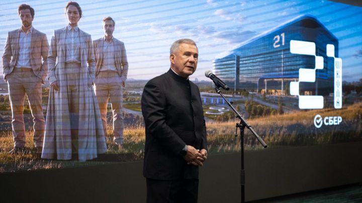 Рөстәм Миңнеханов «Мәктәп 21»дә белем бирү программасы катнашучылары белән очрашты