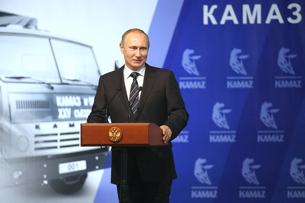 Путин «КамАЗ-Мастер» командасын раллида җиңүләре белән котлады
