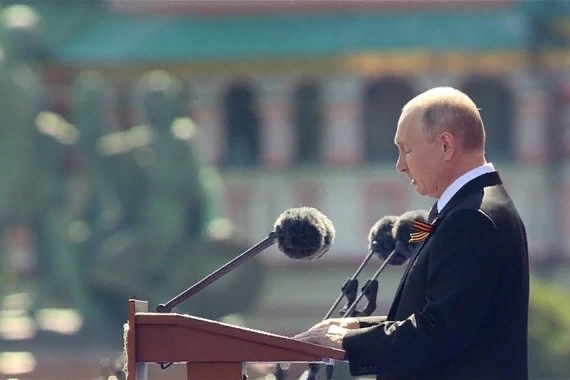 Россия Президенты Владимир Путин: «Безнең халык тоталь явызлыкны юк итте»