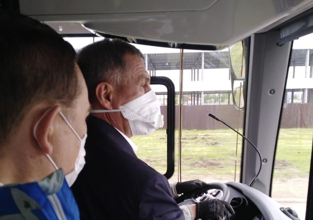Президент КАМАЗ-6282 электробусында йөреп карады