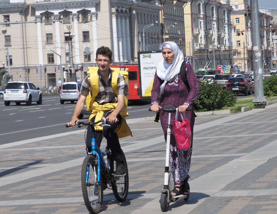 Велосипедтан да яманрак: шәһәр урамнарындагы самокатлар бәлагә әйләнде