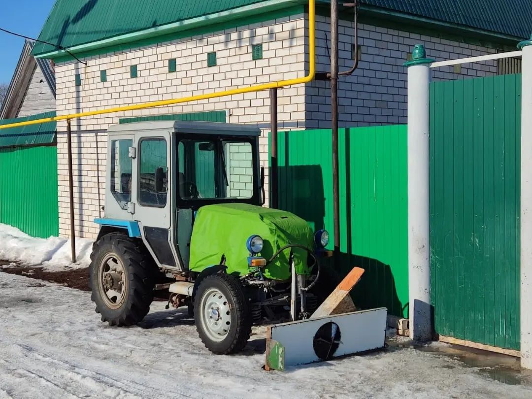 Мини-трактор ясаган Илфат Әхмәтҗанов: “Нинди тимер-томыр бар – шул кереп бетте”